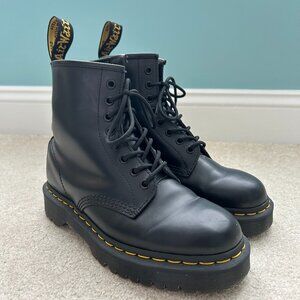 Women's Smooth Leather Lace Up Boots in Black 1460 Doc Marten's Size 8